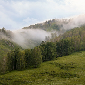 Задремало облако на вершинах гор...     Горный Алтай