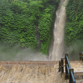 Один из балийских водопадов и два внизу...
