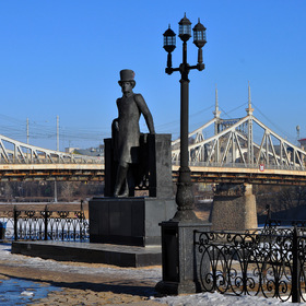 Памятник А.С. Пушкину в Твери на набережной.