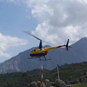 Вертолет под Эльбрусом