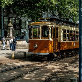 Деревянный трамвай в Порто.