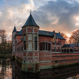 het Hof van Veltwijck (резиденция районного совета) Экерен ( Ekeren) - город в Бельгии и район Антверпена .