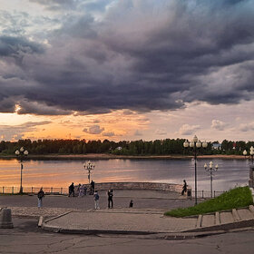 Рыбинск. Вечером на набережной Волги
