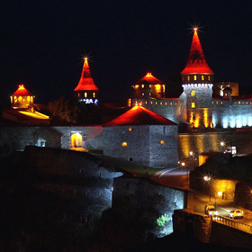 Старая крепость ночью