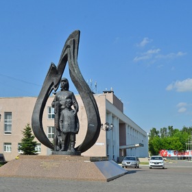 Кострома. Памятник труженикам тыла в годы Великой Отечественной войны «Слеза»
