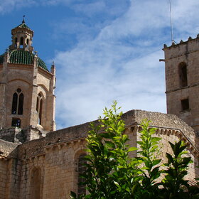Монастырь Сантес Креус (Santes Creus) в Каталонии. Испания.