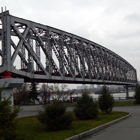 Памятник мосту