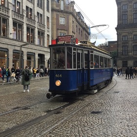 Трамвайчик на площади Дам.