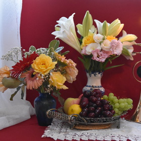 Натюрморт  с ягодами черешни,виноградом  ,лимоном   и яблоками...