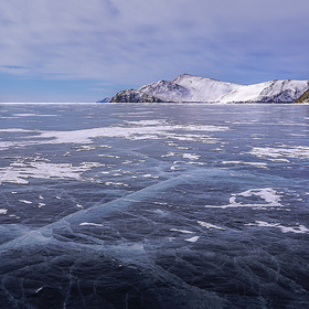 Прогулка по льду Байкала