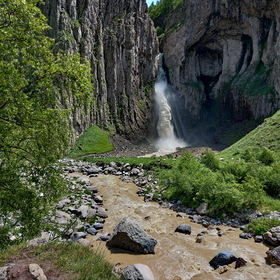 Водопад Каракая -Су в долине Малки