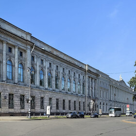 Российская национальная библиотека на площади Островского в СПБ