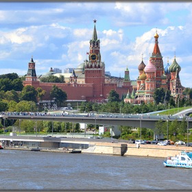 Зарядье: Кремль, храм, парящий мост