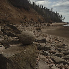 камни на берегу